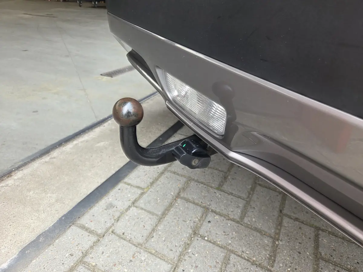 1.5 Hybrid Select Automaat/ Stoelverwarming/ Camera/ Trekhaak afneembaar/ Android auto-apple carplay/ Rijklaarprijs!