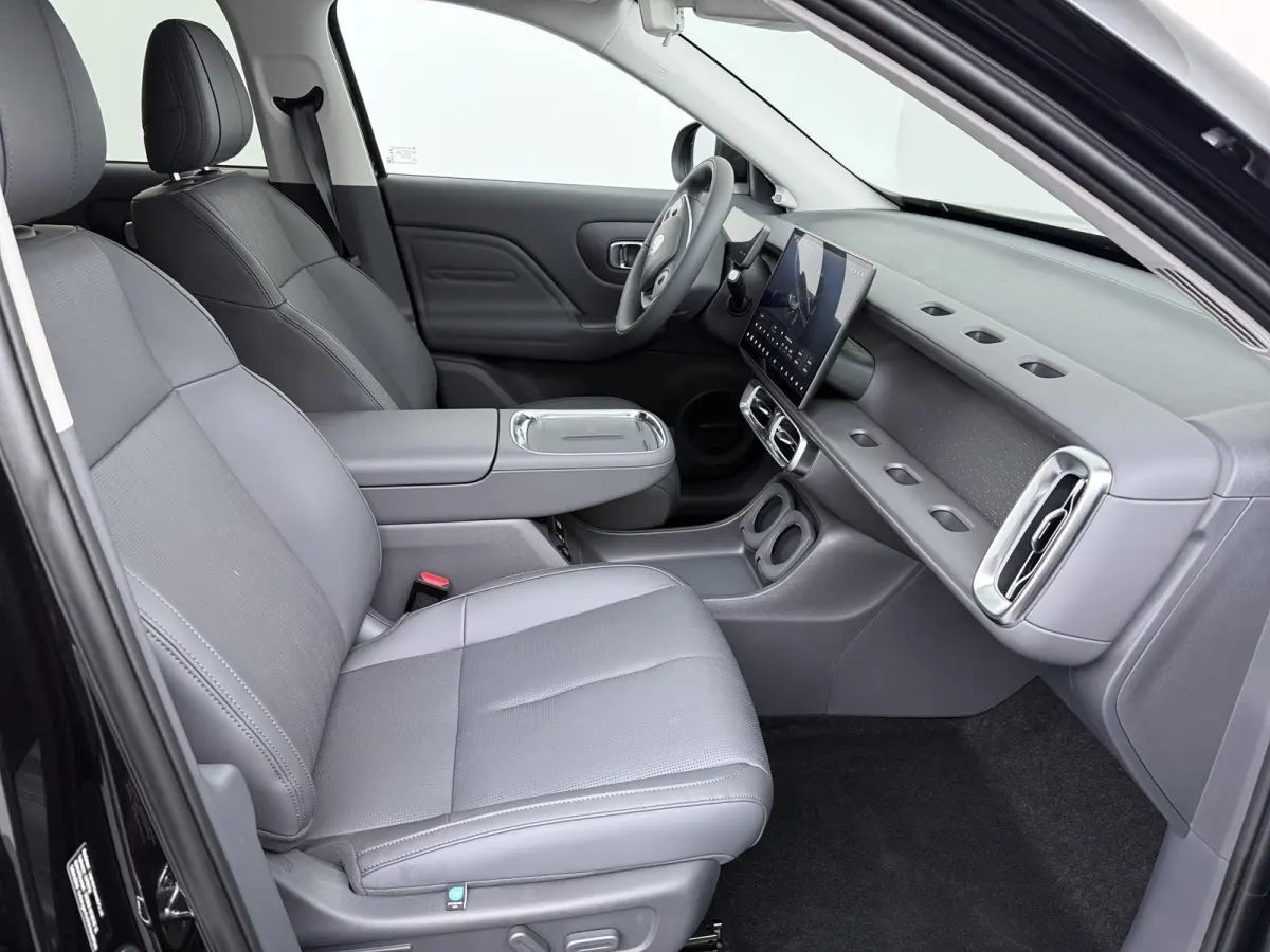 Design ProMax 67.1 kWh | €1500,- korting !! | Vanaf €499,- Private Lease per maand ! | Panoramadak | Carplay | Achteruitrijcamera | 18" Lichtmetalen Velgen | Adaptieve cruise control | P