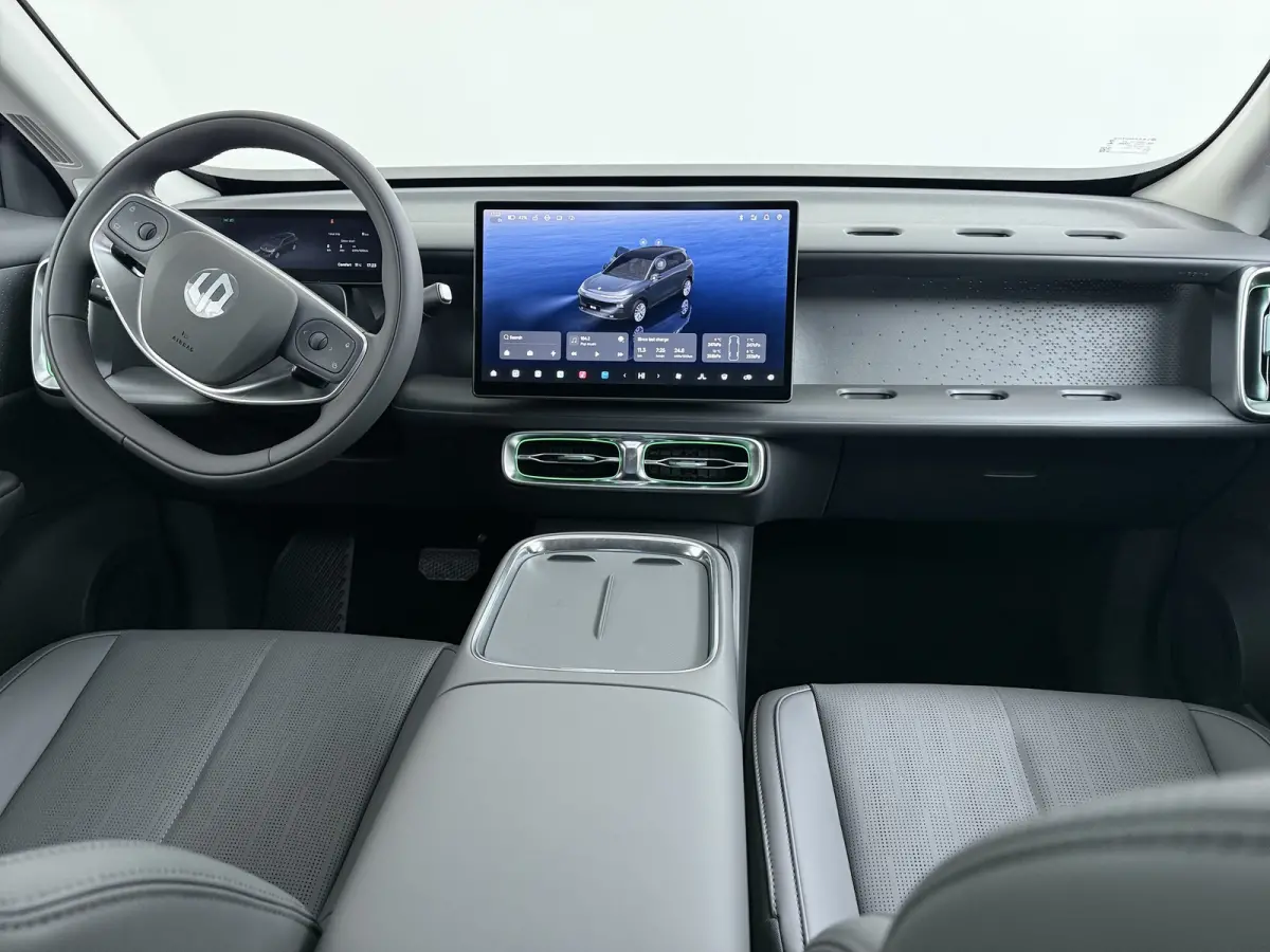 Design ProMax 67.1 kWh | €1500,- korting !! | Vanaf €499,- Private Lease per maand ! | Panoramadak | Carplay | Achteruitrijcamera | 18" Lichtmetalen Velgen | Adaptieve cruise control | P