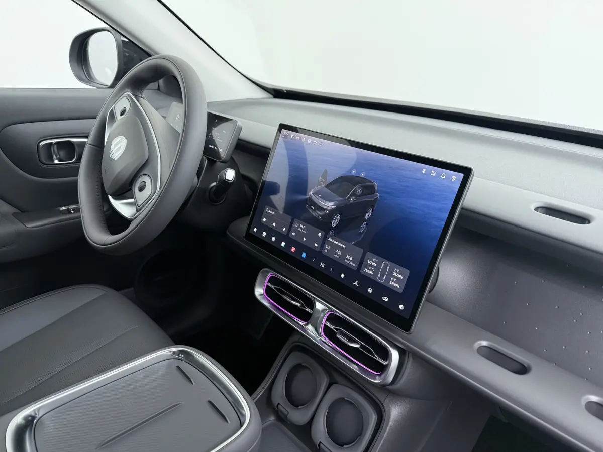 Design ProMax 67.1 kWh | €1500,- korting !! | Vanaf €499,- Private Lease per maand ! | Panoramadak | Carplay | Achteruitrijcamera | 18" Lichtmetalen Velgen | Adaptieve cruise control | P