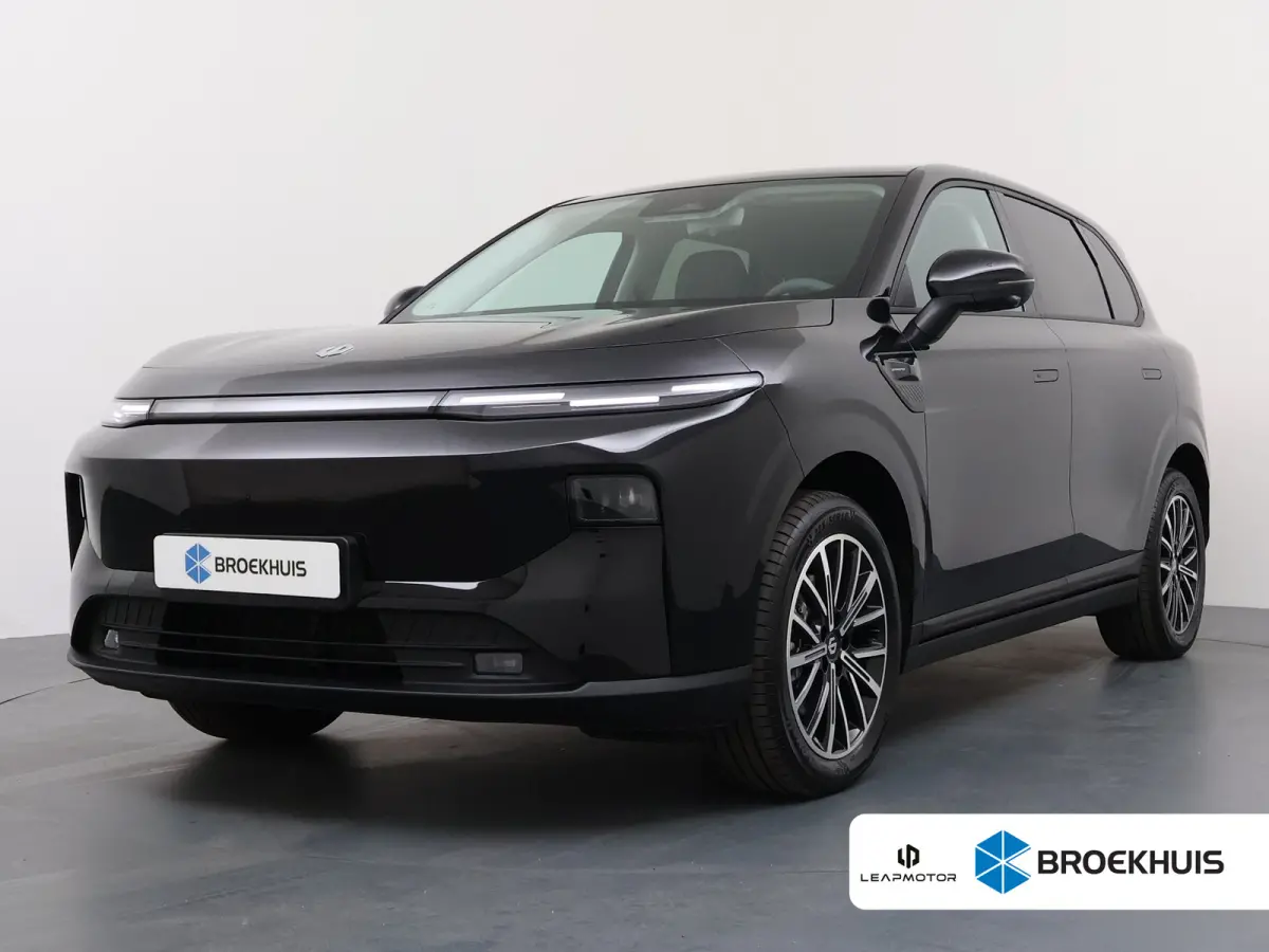 Design ProMax 67.1 kWh | €1500,- korting !! | Vanaf €499,- Private Lease per maand ! | Panoramadak | Carplay | Achteruitrijcamera | 18" Lichtmetalen Velgen | Adaptieve cruise control | P