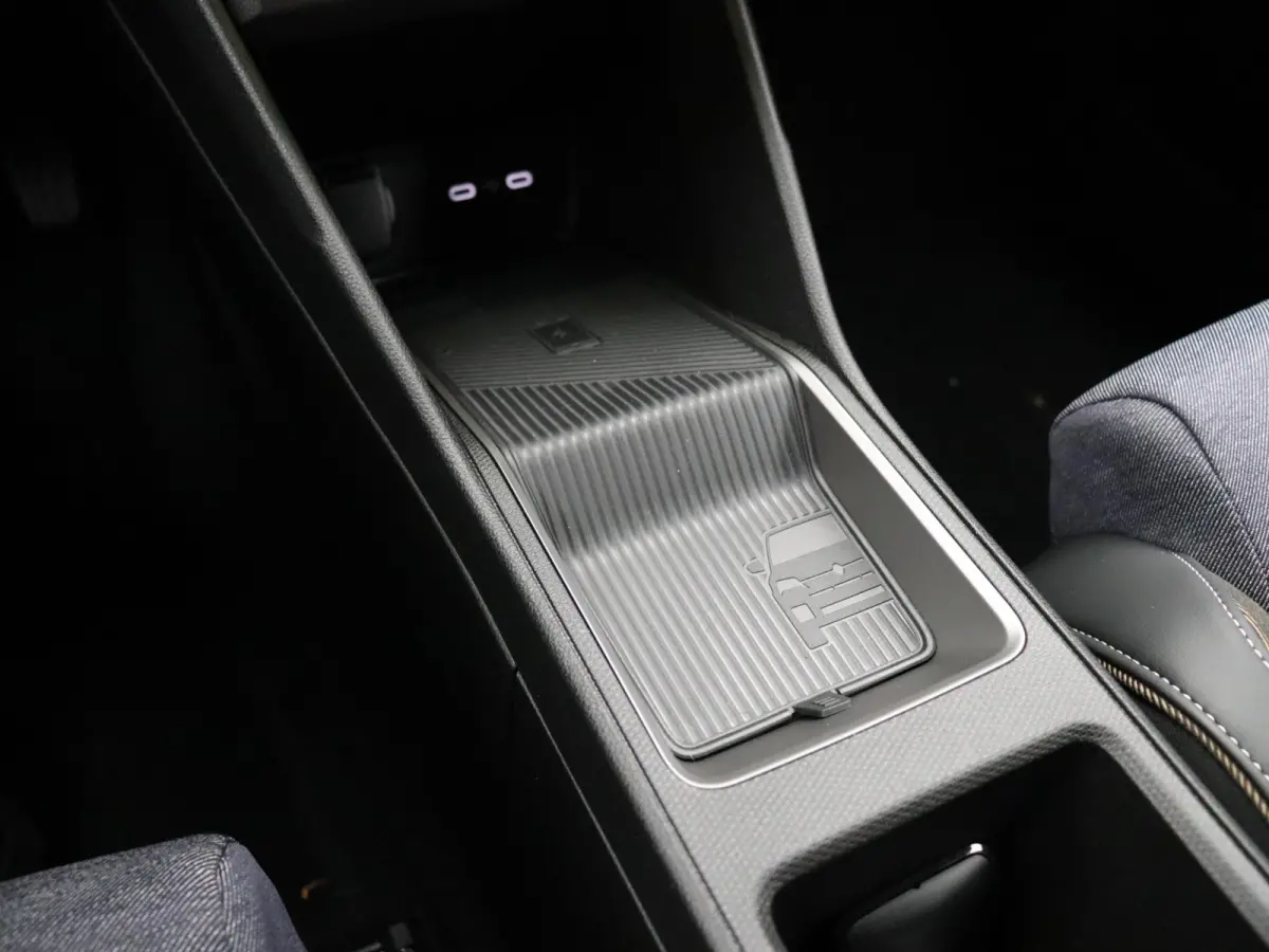 comfort range techno 52 kWh | Vijf jaar garantie | V2G mogelijk | Stoel- en stuurwielverwarming | Harman Kardon | 18" LMV |