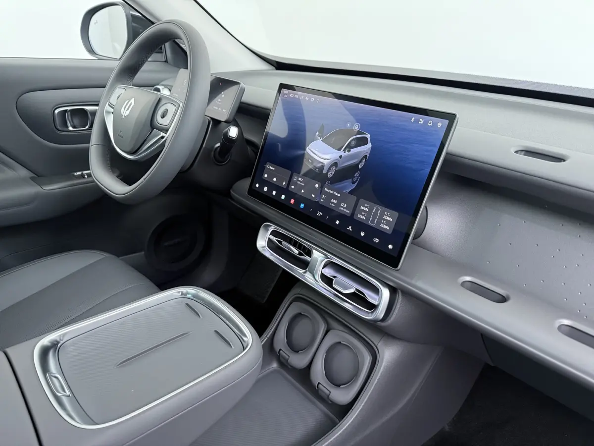 Design ProMax 67.1 kWh | €1000,- korting !! | Vanaf €499,- Private Lease per maand ! | Panoramadak | Carplay | Achteruitrijcamera | 18" Lichtmetalen Velgen | Adaptieve cruise control | P
