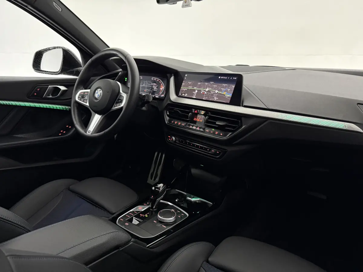 118i M-Sport | Pano | Virtual | Sfeer | Camera | Carplay | LED | Parkeersens.