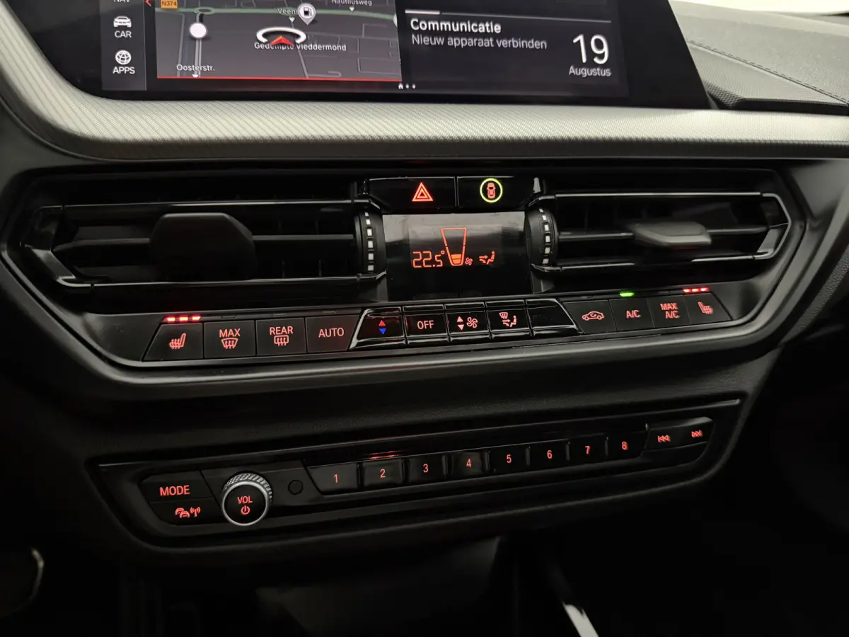 118i M-Sport | Pano | Virtual | Sfeer | Camera | Carplay | LED | Parkeersens.
