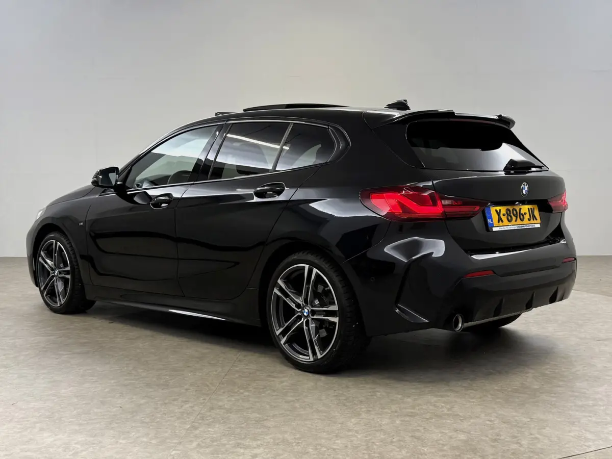 118i M-Sport | Pano | Virtual | Sfeer | Camera | Carplay | LED | Parkeersens.