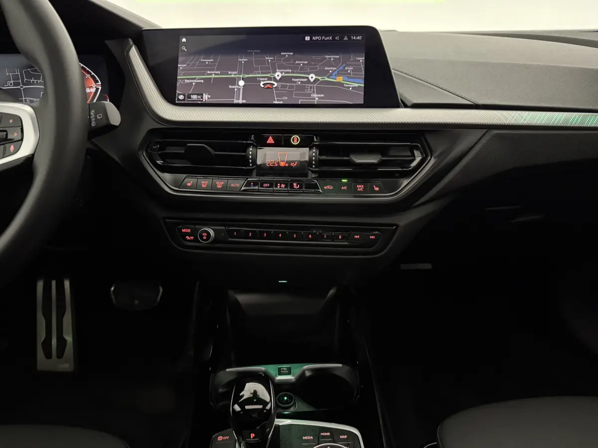 118i M-Sport | Pano | Virtual | Sfeer | Camera | Carplay | LED | Parkeersens.