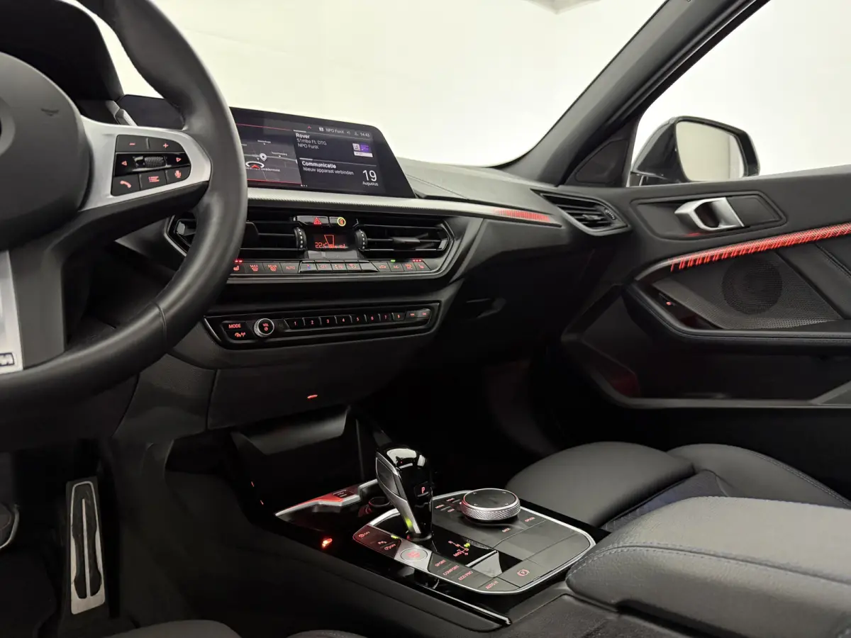 118i M-Sport | Pano | Virtual | Sfeer | Camera | Carplay | LED | Parkeersens.