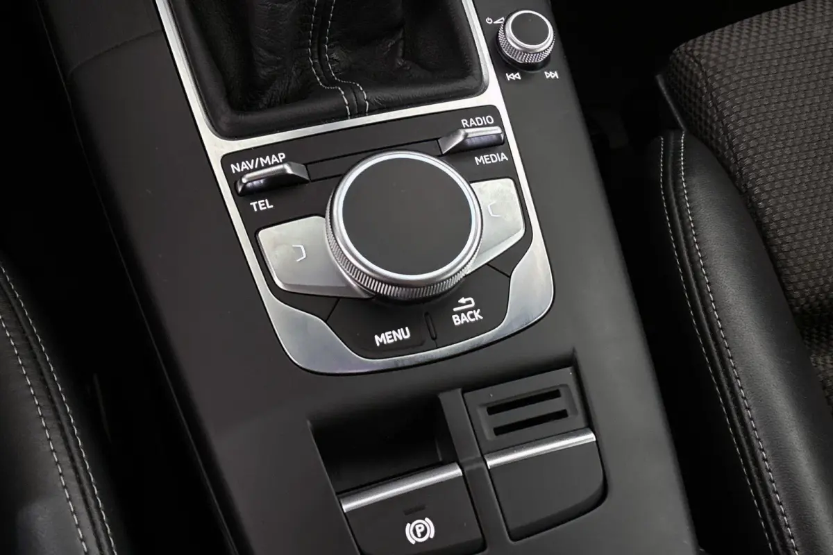 30 TFSI Advance Sport S-Line Trekhaak Stoelverwarming Navi Virtual