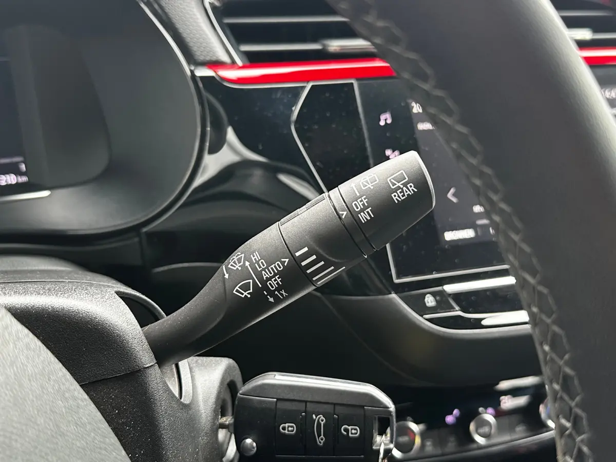 1.2 100 PK Level 4/GS | CAMERA + PARKEERSENSOREN| LED KOPLAMPEN| APPLE CARPLAY/ANDROID AUTO| ELECTRONIC CLIMATE CONTROL| DEALER ONDERHOUDEN| DODEHOEK DETECTIE|