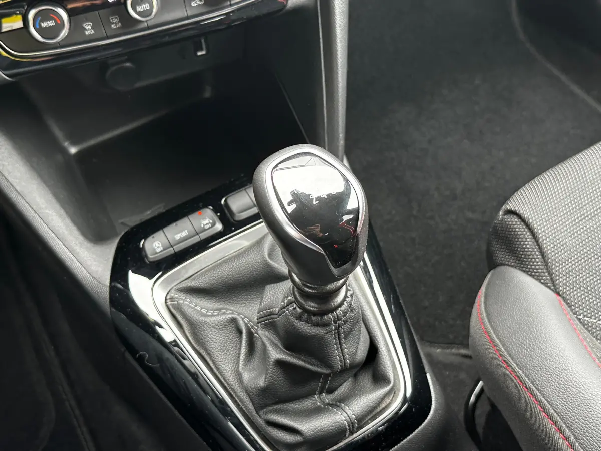 1.2 100 PK Level 4/GS | CAMERA + PARKEERSENSOREN| LED KOPLAMPEN| APPLE CARPLAY/ANDROID AUTO| ELECTRONIC CLIMATE CONTROL| DEALER ONDERHOUDEN| DODEHOEK DETECTIE|