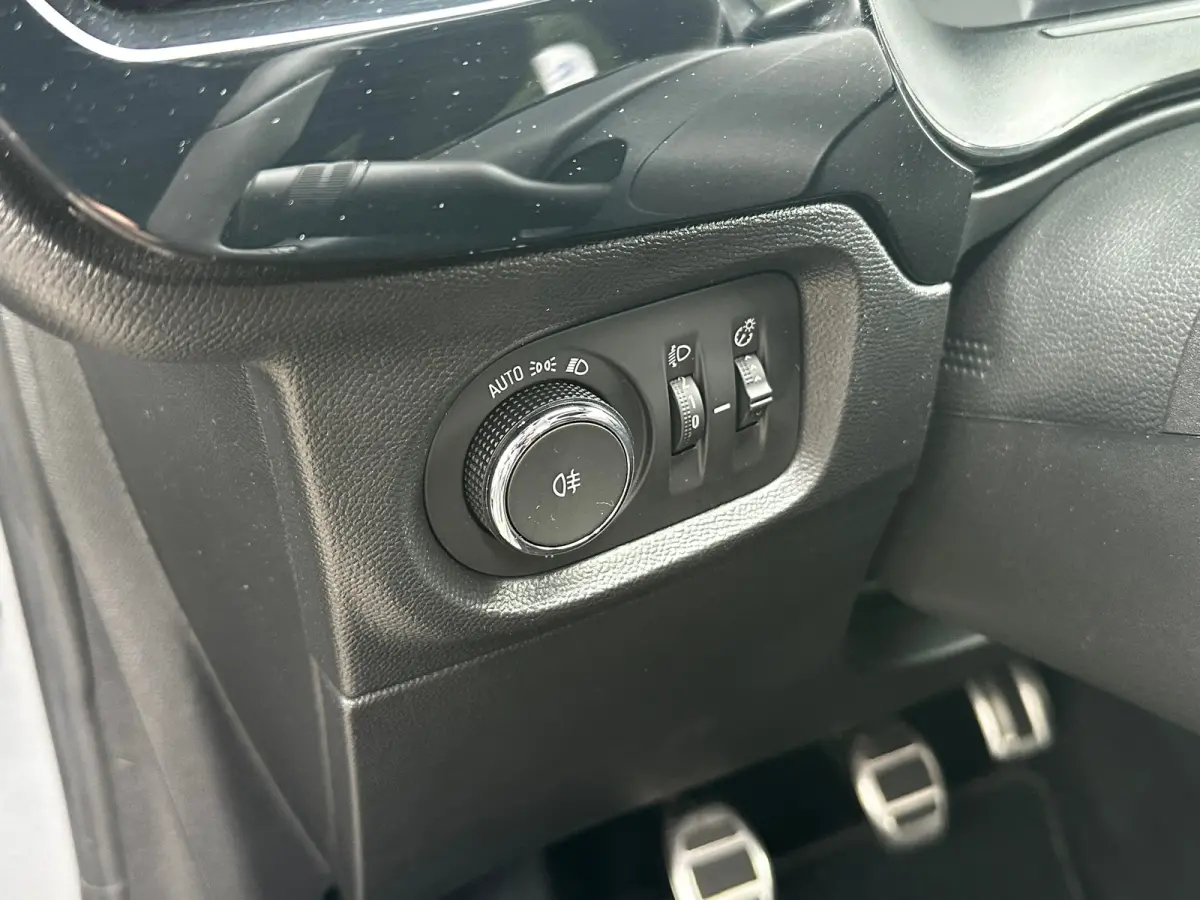 1.2 100 PK Level 4/GS | CAMERA + PARKEERSENSOREN| LED KOPLAMPEN| APPLE CARPLAY/ANDROID AUTO| ELECTRONIC CLIMATE CONTROL| DEALER ONDERHOUDEN| DODEHOEK DETECTIE|