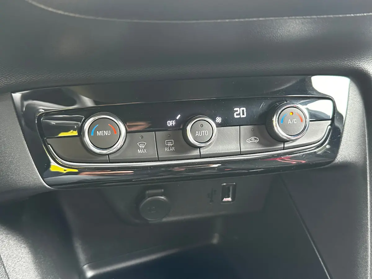 1.2 100 PK Level 4/GS | CAMERA + PARKEERSENSOREN| LED KOPLAMPEN| APPLE CARPLAY/ANDROID AUTO| ELECTRONIC CLIMATE CONTROL| DEALER ONDERHOUDEN| DODEHOEK DETECTIE|
