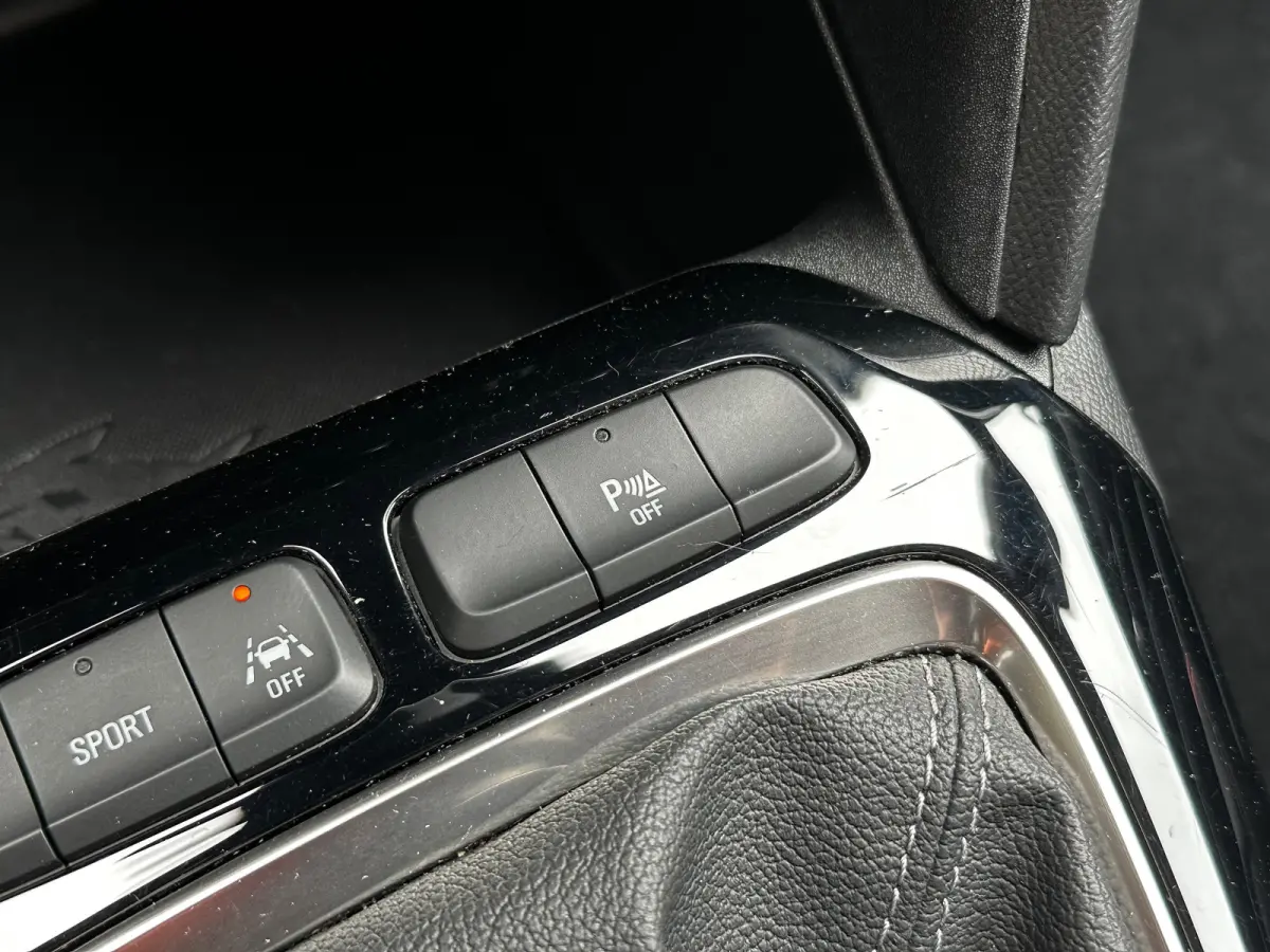 1.2 100 PK Level 4/GS | CAMERA + PARKEERSENSOREN| LED KOPLAMPEN| APPLE CARPLAY/ANDROID AUTO| ELECTRONIC CLIMATE CONTROL| DEALER ONDERHOUDEN| DODEHOEK DETECTIE|