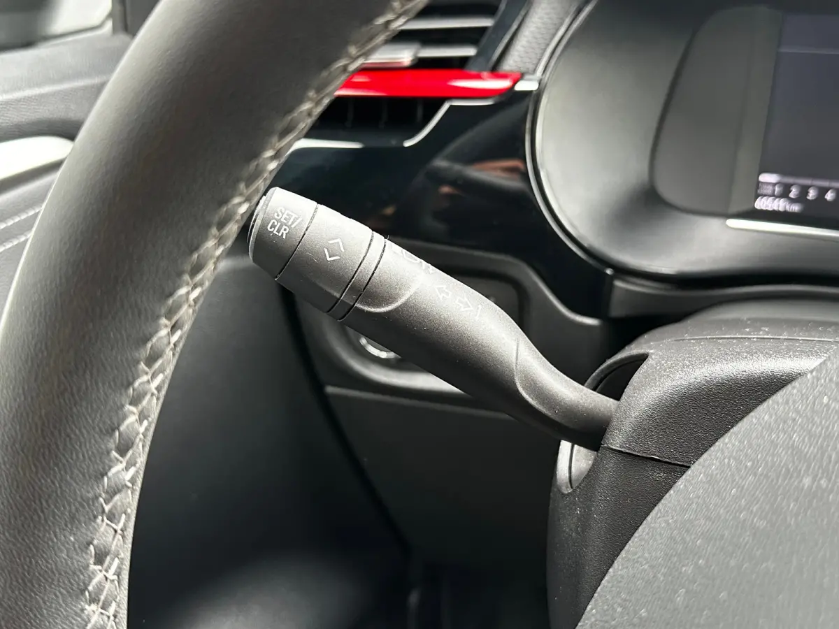 1.2 100 PK Level 4/GS | CAMERA + PARKEERSENSOREN| LED KOPLAMPEN| APPLE CARPLAY/ANDROID AUTO| ELECTRONIC CLIMATE CONTROL| DEALER ONDERHOUDEN| DODEHOEK DETECTIE|