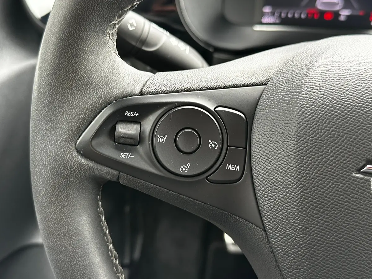 1.2 100 PK Level 4/GS | CAMERA + PARKEERSENSOREN| LED KOPLAMPEN| APPLE CARPLAY/ANDROID AUTO| ELECTRONIC CLIMATE CONTROL| DEALER ONDERHOUDEN| DODEHOEK DETECTIE|