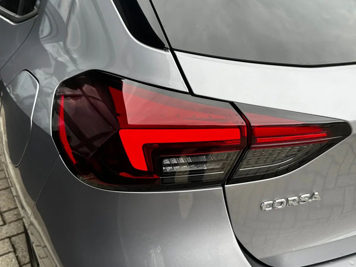 1.2 100 PK Level 4/GS | CAMERA + PARKEERSENSOREN| LED KOPLAMPEN| APPLE CARPLAY/ANDROID AUTO| ELECTRONIC CLIMATE CONTROL| DEALER ONDERHOUDEN| DODEHOEK DETECTIE|
