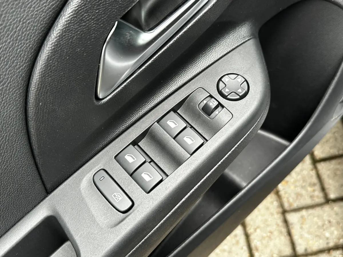 1.2 100 PK Level 4/GS | CAMERA + PARKEERSENSOREN| LED KOPLAMPEN| APPLE CARPLAY/ANDROID AUTO| ELECTRONIC CLIMATE CONTROL| DEALER ONDERHOUDEN| DODEHOEK DETECTIE|