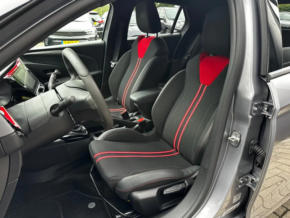 1.2 100 PK Level 4/GS | CAMERA + PARKEERSENSOREN| LED KOPLAMPEN| APPLE CARPLAY/ANDROID AUTO| ELECTRONIC CLIMATE CONTROL| DEALER ONDERHOUDEN| DODEHOEK DETECTIE|