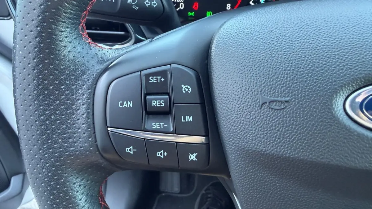 1.0 ECOBOOST 100PK ST-LINE / NAVI / CLIMA / FULL-LED / 17" LMV / CAMERA / KEYLESS / WINTERPAKKET !!