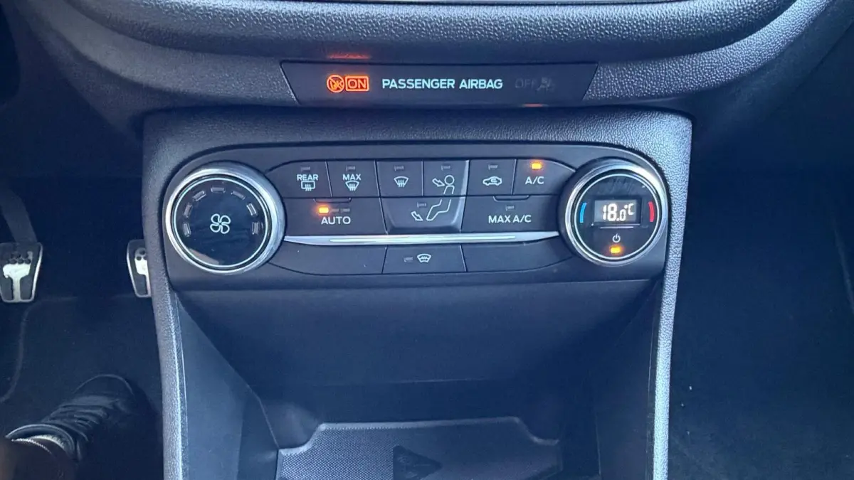 1.0 ECOBOOST 100PK ST-LINE / NAVI / CLIMA / FULL-LED / 17" LMV / CAMERA / KEYLESS / WINTERPAKKET !!