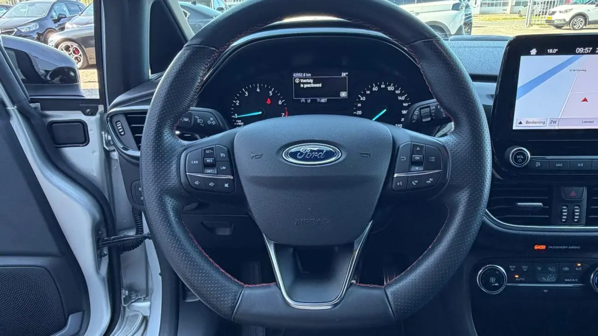 1.0 ECOBOOST 100PK ST-LINE / NAVI / CLIMA / FULL-LED / 17" LMV / CAMERA / KEYLESS / WINTERPAKKET !!