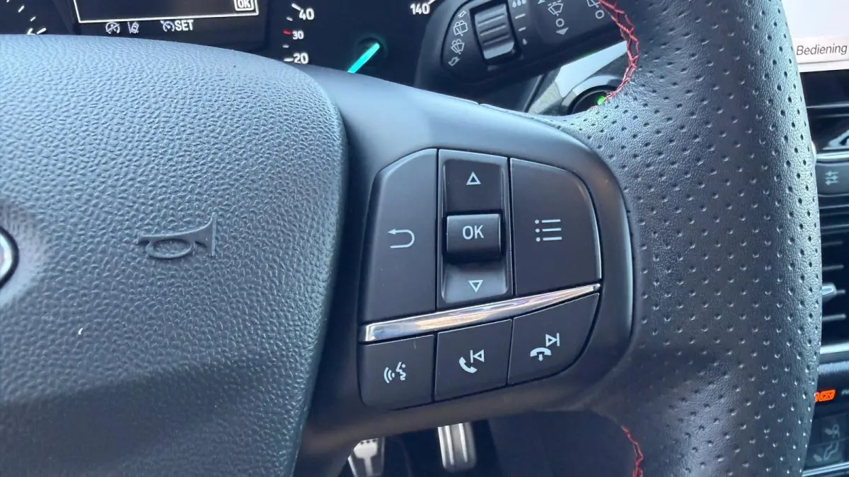 1.0 ECOBOOST 100PK ST-LINE / NAVI / CLIMA / FULL-LED / 17" LMV / CAMERA / KEYLESS / WINTERPAKKET !!