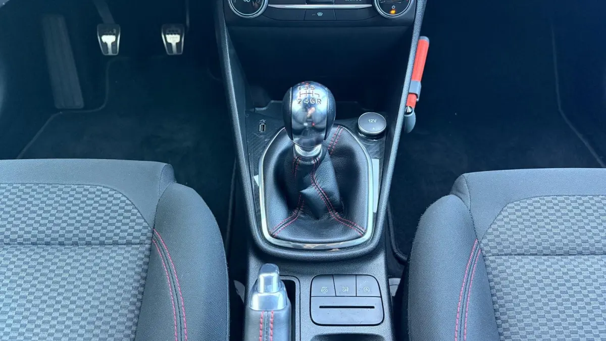 1.0 ECOBOOST 100PK ST-LINE / NAVI / CLIMA / FULL-LED / 17" LMV / CAMERA / KEYLESS / WINTERPAKKET !!