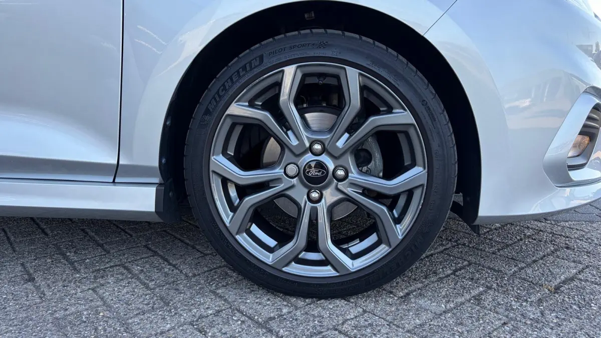 1.0 ECOBOOST 100PK ST-LINE / NAVI / CLIMA / FULL-LED / 17" LMV / CAMERA / KEYLESS / WINTERPAKKET !!