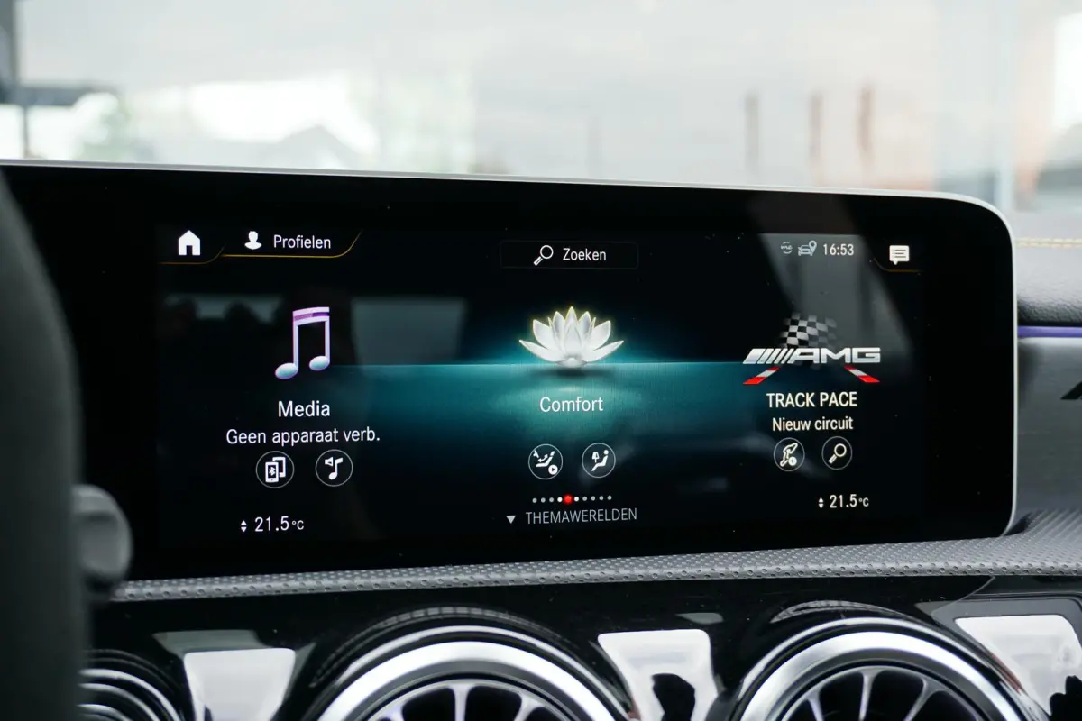 AMG 45 S 4MATIC+ Edition 1 422pk + RECARO / BURMESTER / PANO / 360° / DESIGNO
