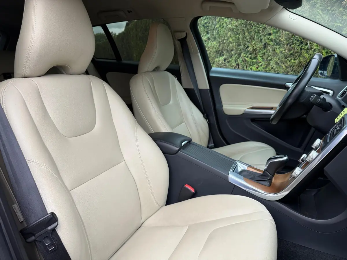 T5 Summum | Elektrische stoelen | Ledere bekleding | Cruise control |