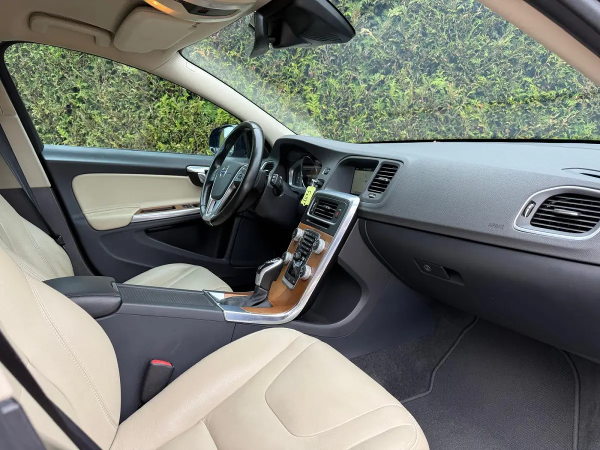 T5 Summum | Elektrische stoelen | Ledere bekleding | Cruise control |