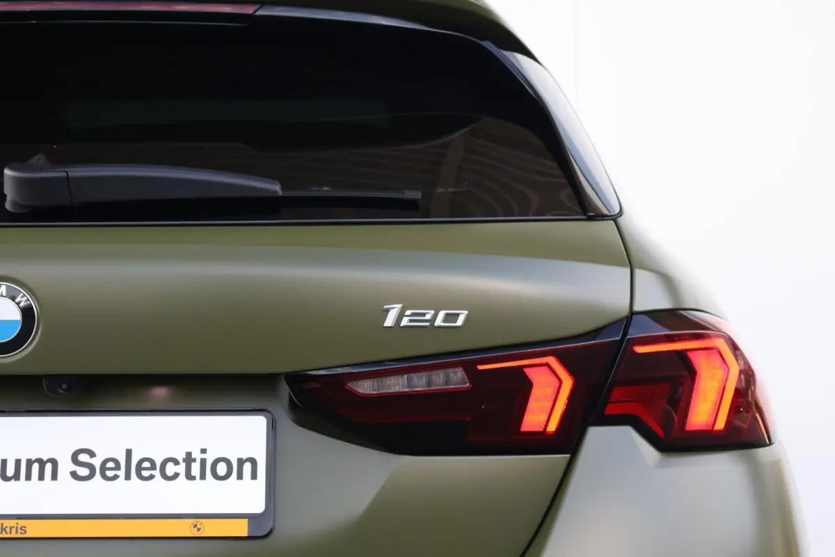 120 M Sport Design Edition | Sport Pakket Pro | Panorama Dak | Driving Assistant Plus | Harman Kardon | Invidual Frozen Urban Green | Parking Assistant Plus |