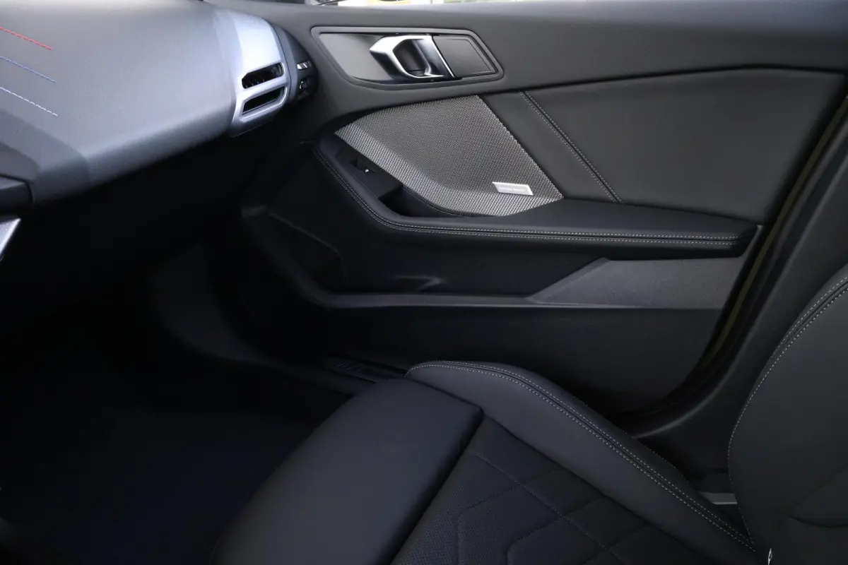 120 M Sport Design Edition | Sport Pakket Pro | Panorama Dak | Driving Assistant Plus | Harman Kardon | Invidual Frozen Urban Green | Parking Assistant Plus |