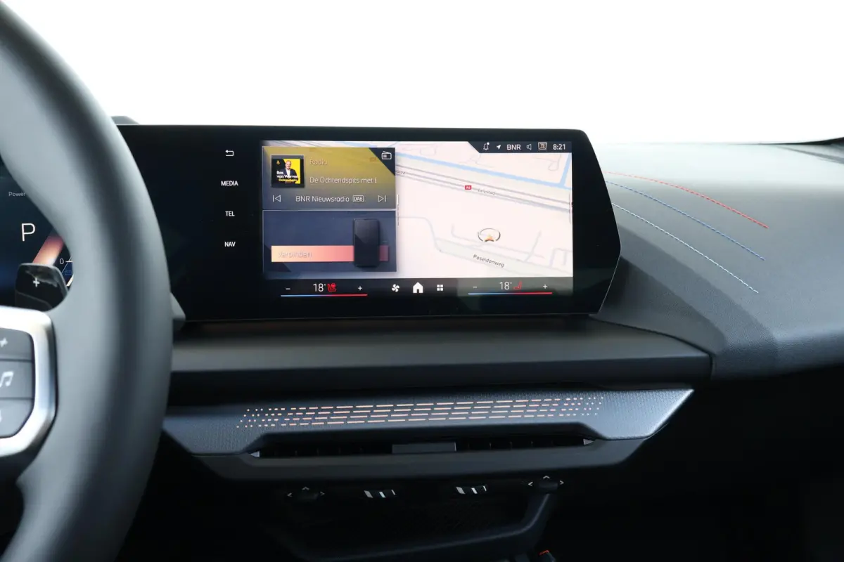 120 M Sport Design Edition | Sport Pakket Pro | Panorama Dak | Driving Assistant Plus | Harman Kardon | Invidual Frozen Urban Green | Parking Assistant Plus |
