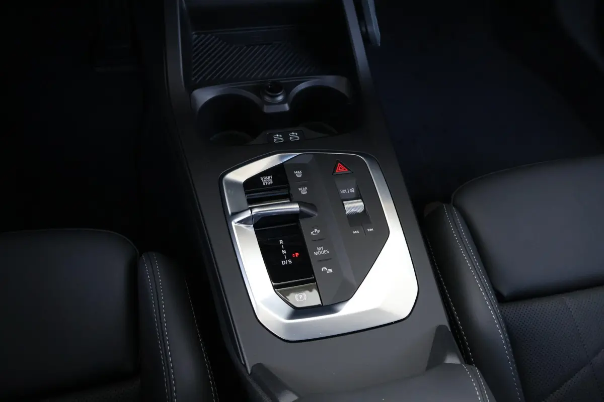 120 M Sport Design Edition | Sport Pakket Pro | Panorama Dak | Driving Assistant Plus | Harman Kardon | Invidual Frozen Urban Green | Parking Assistant Plus |