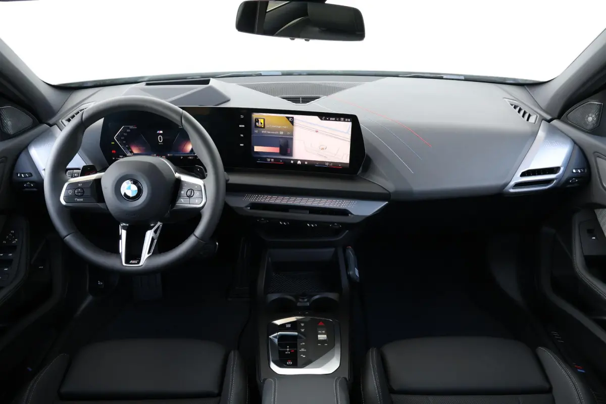 120 M Sport Design Edition | Sport Pakket Pro | Panorama Dak | Driving Assistant Plus | Harman Kardon | Invidual Frozen Urban Green | Parking Assistant Plus |