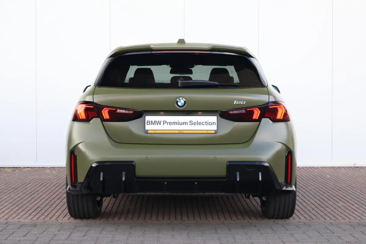 120 M Sport Design Edition | Sport Pakket Pro | Panorama Dak | Driving Assistant Plus | Harman Kardon | Invidual Frozen Urban Green | Parking Assistant Plus |