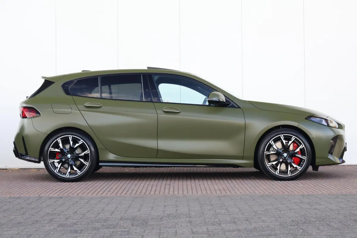 120 M Sport Design Edition | Sport Pakket Pro | Panorama Dak | Driving Assistant Plus | Harman Kardon | Invidual Frozen Urban Green | Parking Assistant Plus |