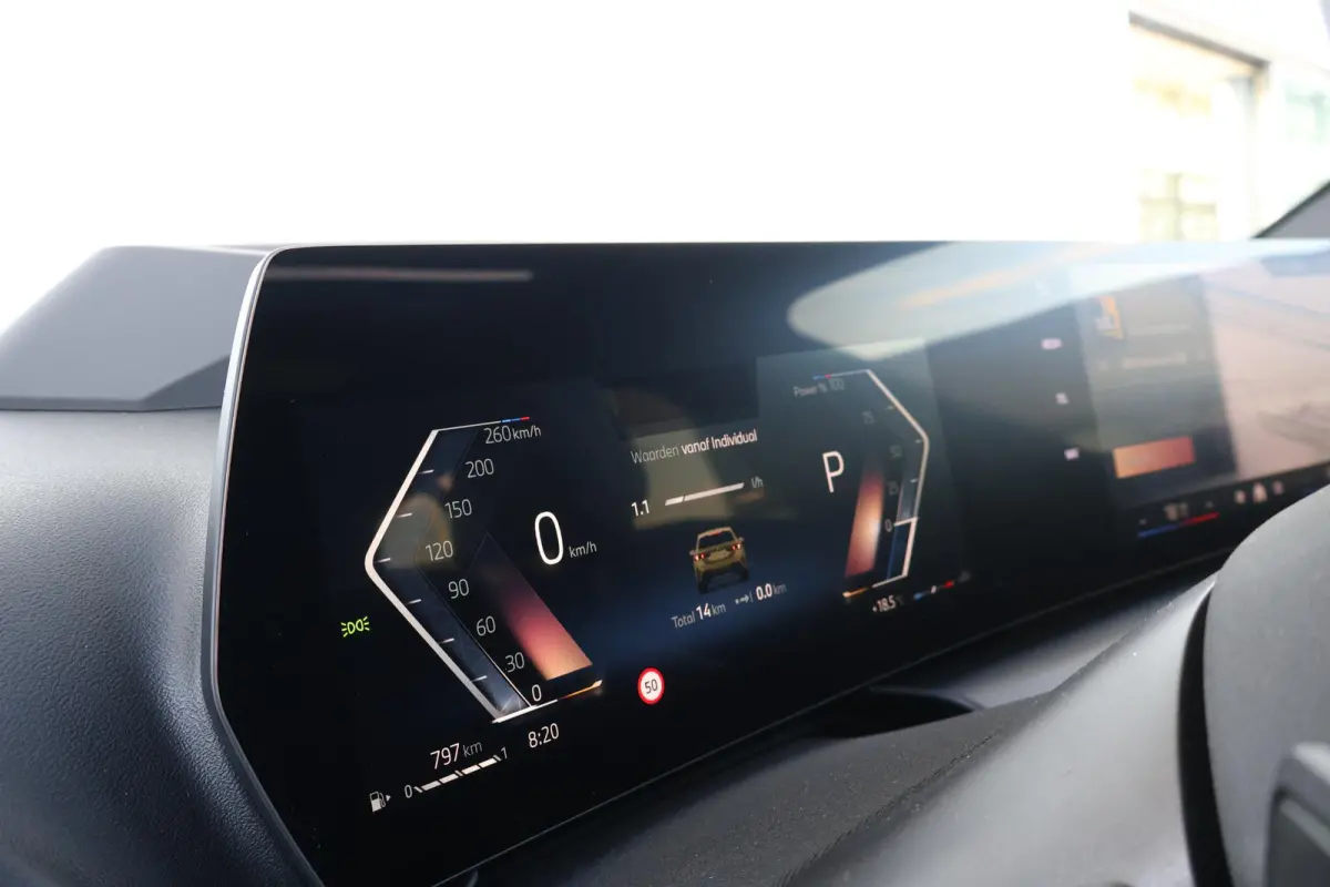 120 M Sport Design Edition | Sport Pakket Pro | Panorama Dak | Driving Assistant Plus | Harman Kardon | Invidual Frozen Urban Green | Parking Assistant Plus |