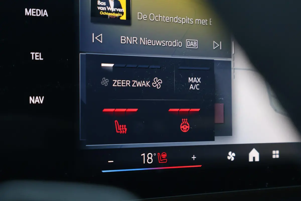 120 M Sport Design Edition | Sport Pakket Pro | Panorama Dak | Driving Assistant Plus | Harman Kardon | Invidual Frozen Urban Green | Parking Assistant Plus |
