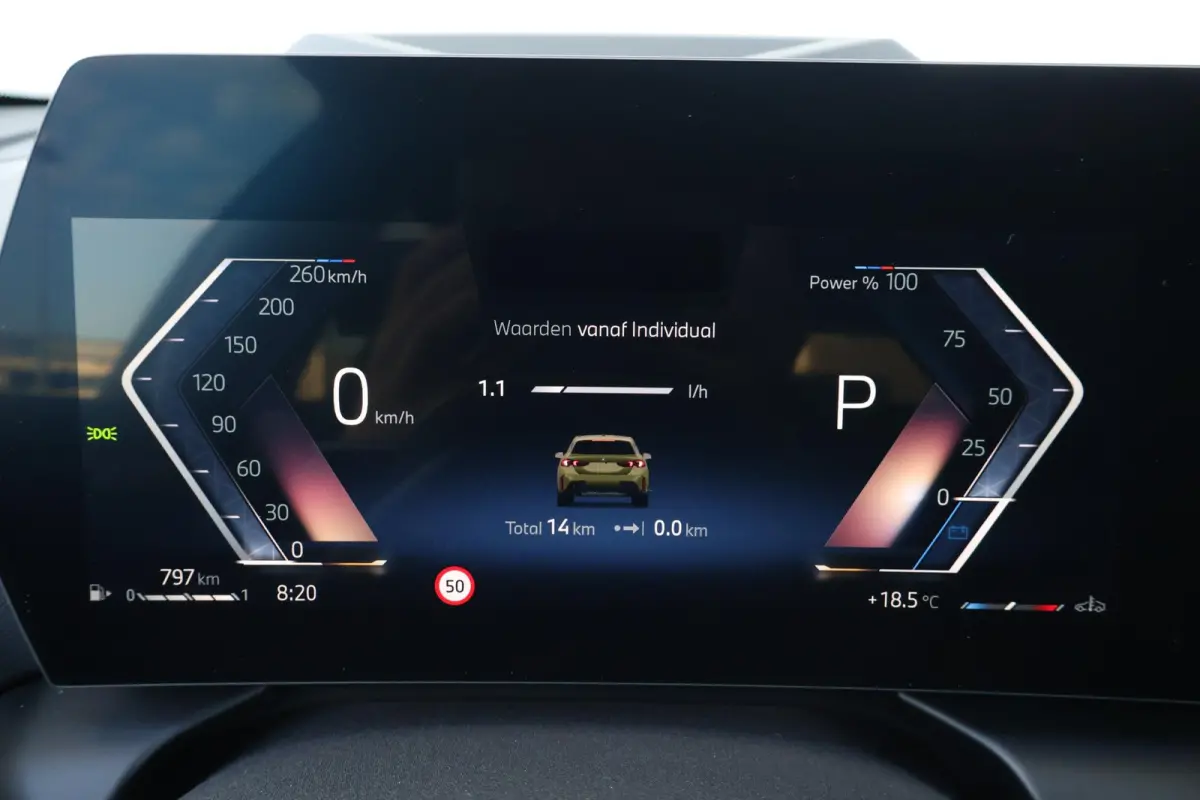 120 M Sport Design Edition | Sport Pakket Pro | Panorama Dak | Driving Assistant Plus | Harman Kardon | Invidual Frozen Urban Green | Parking Assistant Plus |