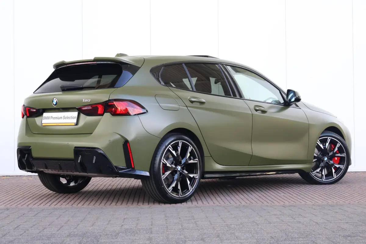 120 M Sport Design Edition | Sport Pakket Pro | Panorama Dak | Driving Assistant Plus | Harman Kardon | Invidual Frozen Urban Green | Parking Assistant Plus |