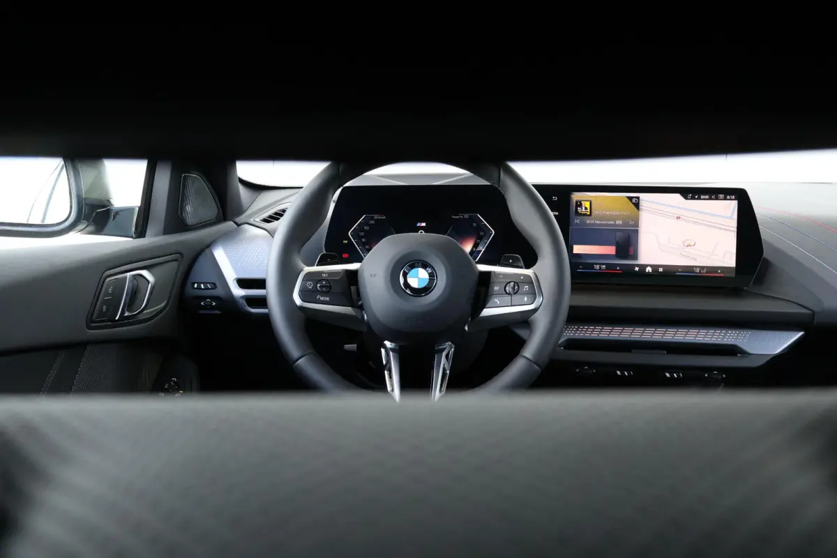 120 M Sport Design Edition | Sport Pakket Pro | Panorama Dak | Driving Assistant Plus | Harman Kardon | Invidual Frozen Urban Green | Parking Assistant Plus |