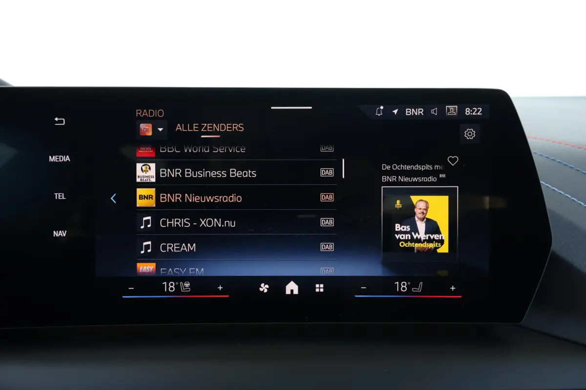 120 M Sport Design Edition | Sport Pakket Pro | Panorama Dak | Driving Assistant Plus | Harman Kardon | Invidual Frozen Urban Green | Parking Assistant Plus |