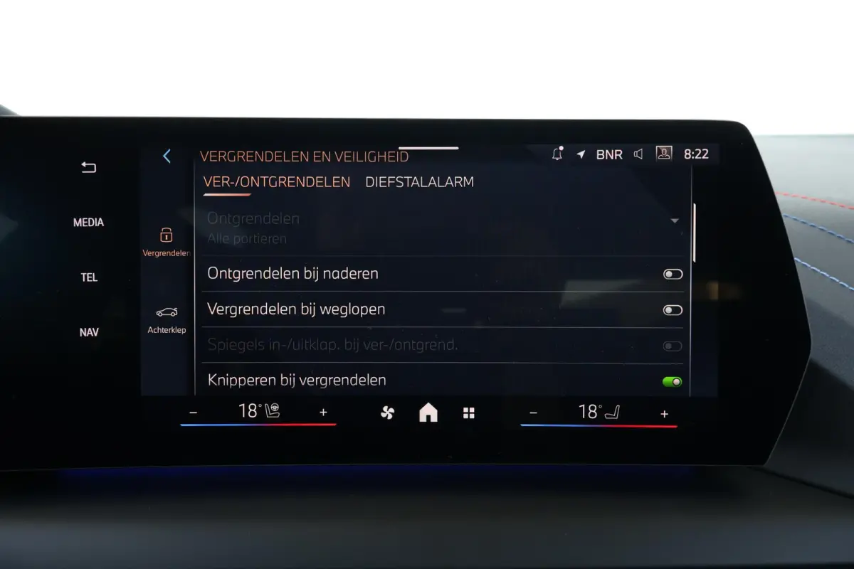 120 M Sport Design Edition | Sport Pakket Pro | Panorama Dak | Driving Assistant Plus | Harman Kardon | Invidual Frozen Urban Green | Parking Assistant Plus |