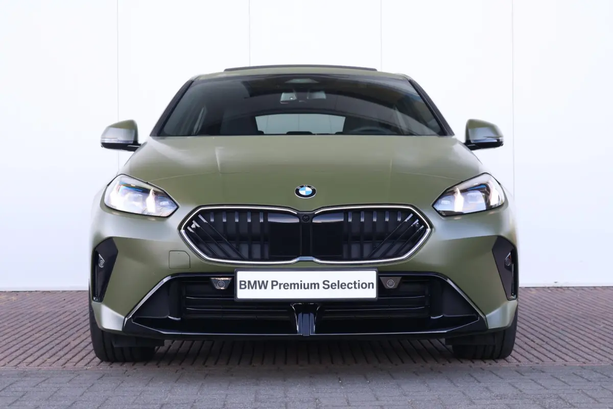 120 M Sport Design Edition | Sport Pakket Pro | Panorama Dak | Driving Assistant Plus | Harman Kardon | Invidual Frozen Urban Green | Parking Assistant Plus |