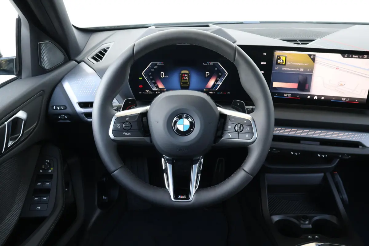 120 M Sport Design Edition | Sport Pakket Pro | Panorama Dak | Driving Assistant Plus | Harman Kardon | Invidual Frozen Urban Green | Parking Assistant Plus |