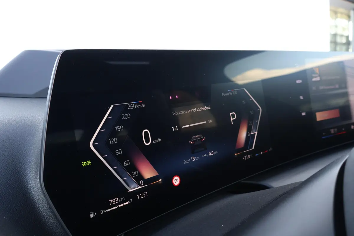 220 M Sport Design Edition | Sport Pakket Pro | Panorama Dak | Parking Assistant Plus | Harman Kardon | Head-Up | Invidual Midnight Sapphire |