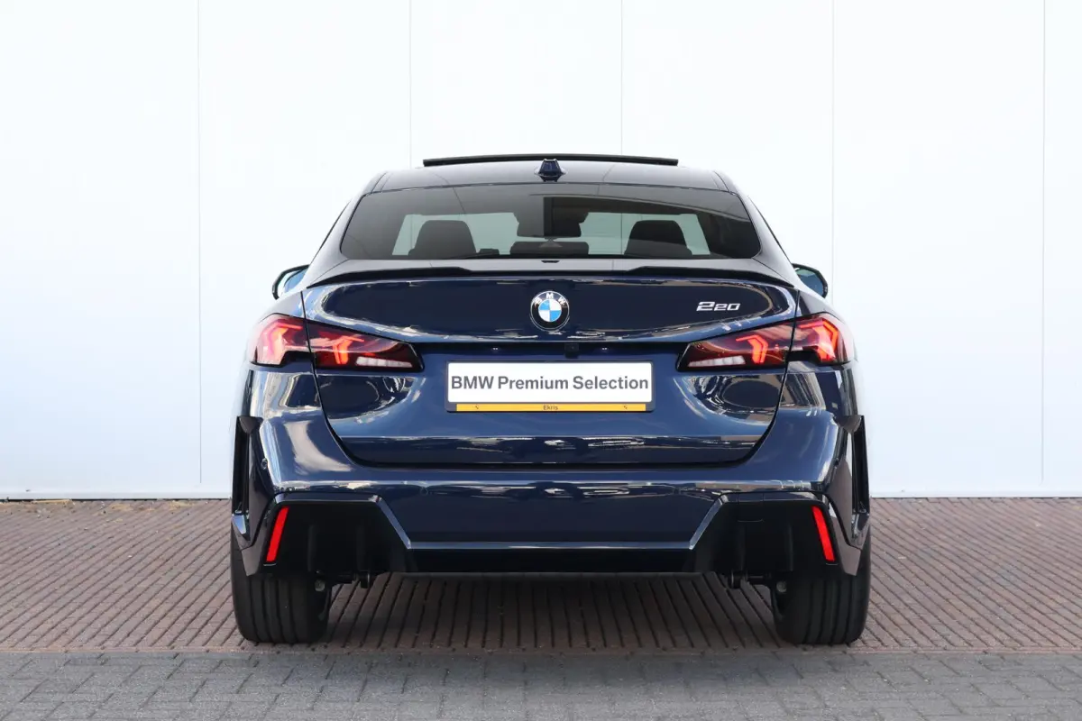 220 M Sport Design Edition | Sport Pakket Pro | Panorama Dak | Parking Assistant Plus | Harman Kardon | Head-Up | Invidual Midnight Sapphire |